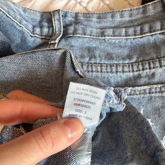 High Waisted Denim Patch Shorts - Picture 5 of 5